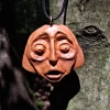 Zadziwienie - Ręcznie rzeźbiona drewniana zawieszka / Wonder - Hand-carved wooden pendant